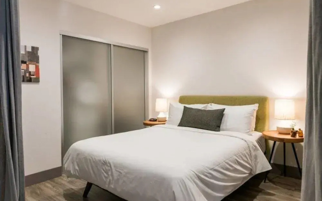 photo 4 of Modern & Spacious 2-Bedroom DTLA