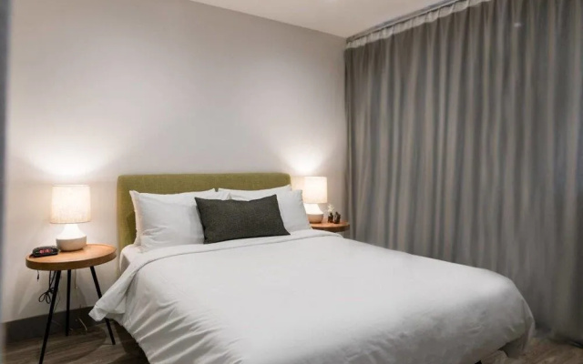 photo 5 of Modern & Spacious 2-Bedroom DTLA