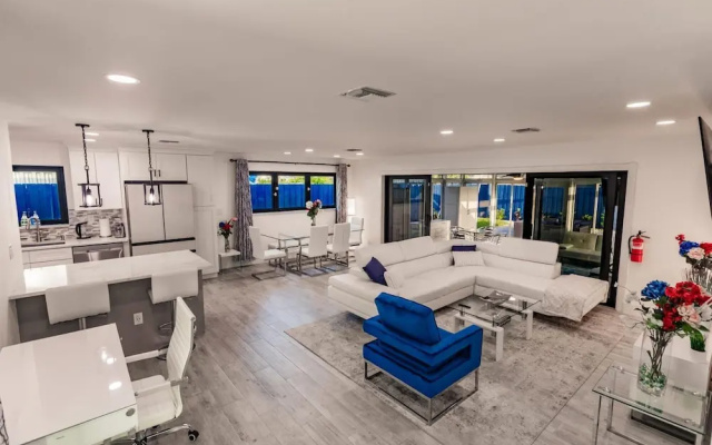 photo 5 of Modern Spacious Home With Pool Jacuzzi
