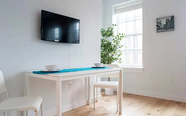 photo 2 of Modern studio in Old City