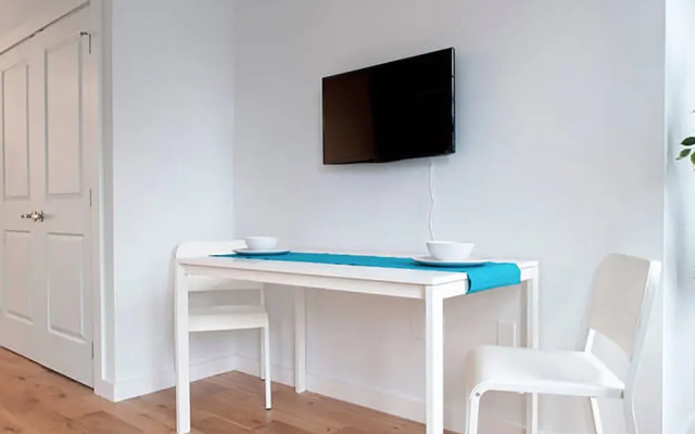 photo 4 of Modern studio in Old City