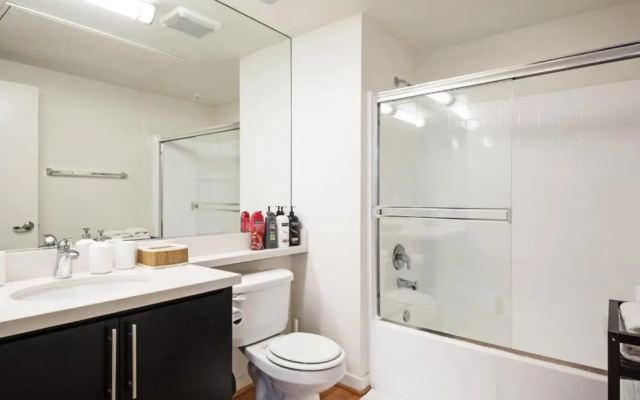 photo 4 of Modern Studio in Santa Monica