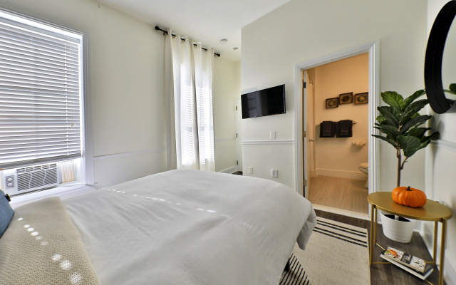 photo 2 of Modern Studio in South End!