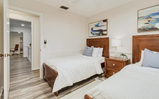 photo 4 of Modern style 3Bedroom home with hot tub less than 5 Mins from Legoland