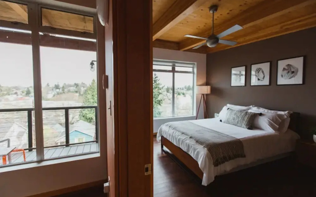 photo 3 of Modern Style Urban Getaway