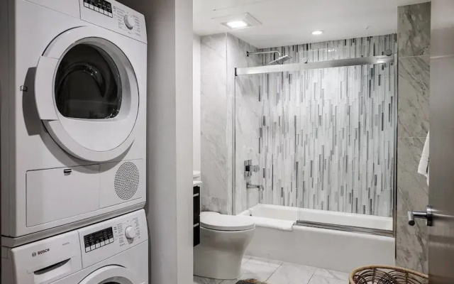 photo 2 of Modern & Stylish 2 bedroom in DTLA
