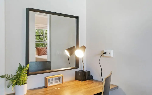 photo 2 of Modern & Stylish 3BR Apt in Rogers Park