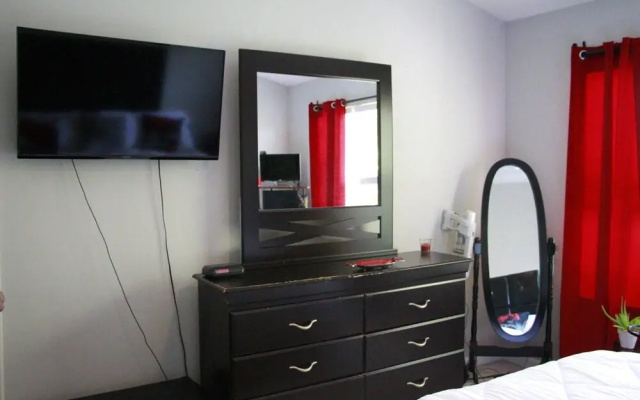 photo 2 of Modern, Stylish 3br Townhome In Raleigh! 3 Bedroom Townhouse by Redawning