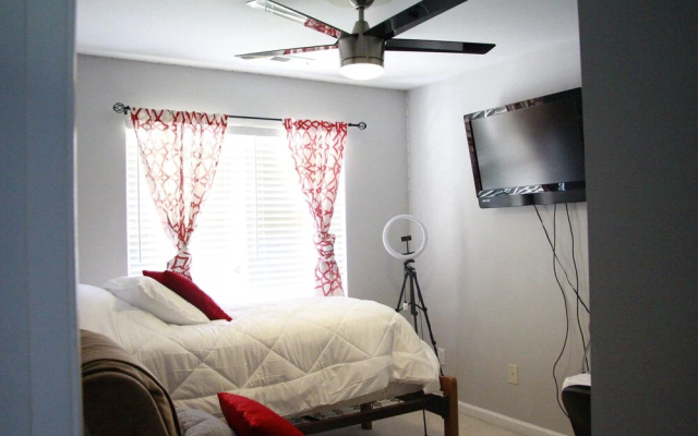 photo 3 of Modern, Stylish 3br Townhome In Raleigh! 3 Bedroom Townhouse by Redawning