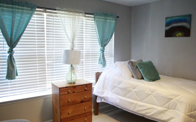 photo 5 of Modern, Stylish 3br Townhome In Raleigh! 3 Bedroom Townhouse by Redawning