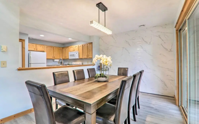 photo 3 of Modern Camelback Mountain Home: 1/2 Mi to Skiing!