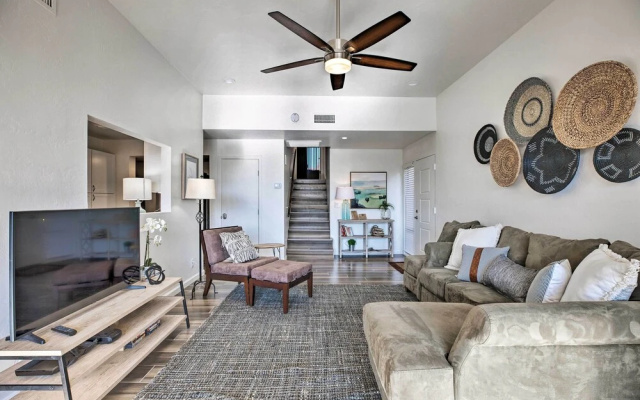 photo 2 of 4 Mi to Asu: Lake-view Condo w/ Patio, Pool Access