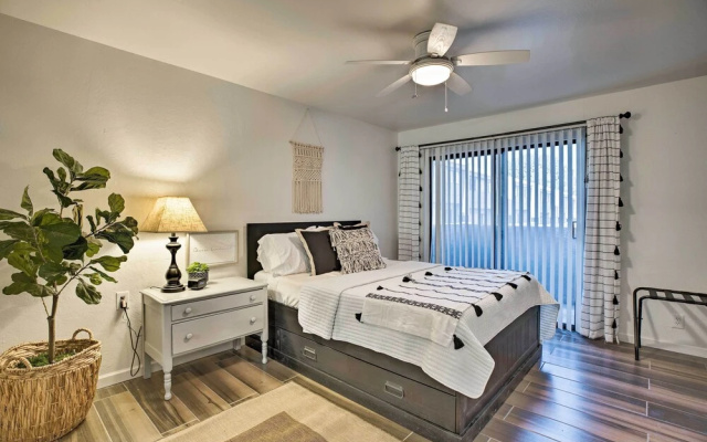 photo 4 of 4 Mi to Asu: Lake-view Condo w/ Patio, Pool Access