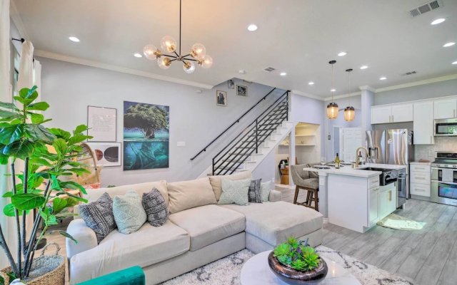 photo 2 of Modern Houston Townhome - 3 Mi to Downtown!