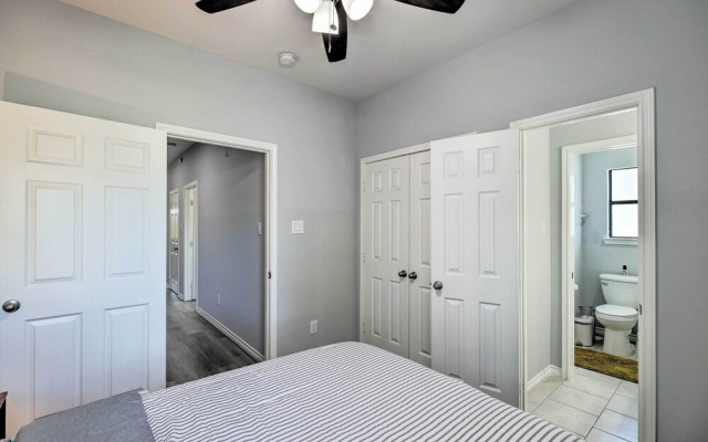 photo 5 of Modern Houston Townhome - 3 Mi to Downtown!