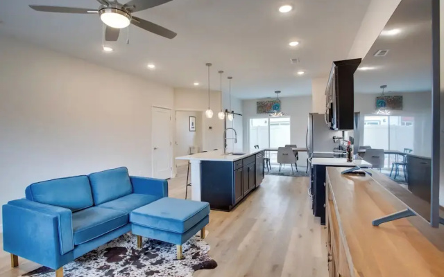 photo 2 of Modern Townhome ~ 3 Mi to Dtwn Grand Junction