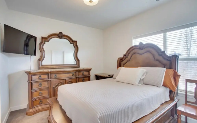 photo 3 of Modern Townhome ~ 3 Mi to Dtwn Grand Junction