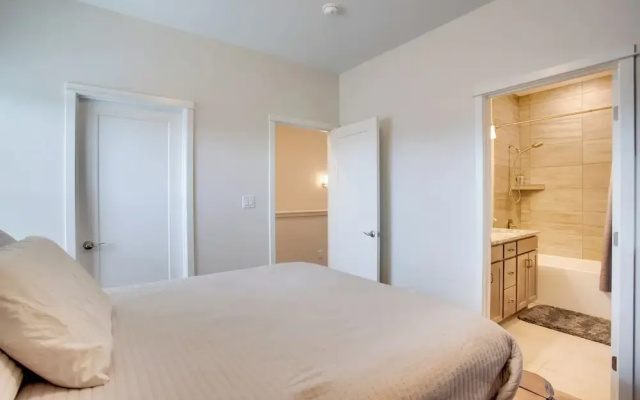 photo 5 of Modern Townhome ~ 3 Mi to Dtwn Grand Junction