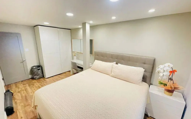 photo 4 of Modern Venice Condo By The Beach
