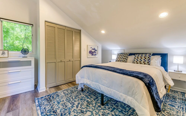 photo 2 of Modern Waynesville Cabin ~ 9 Mi to Lake Junaluska!