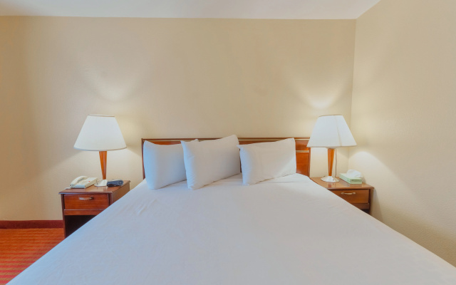 photo 3 of The Monarch Inn