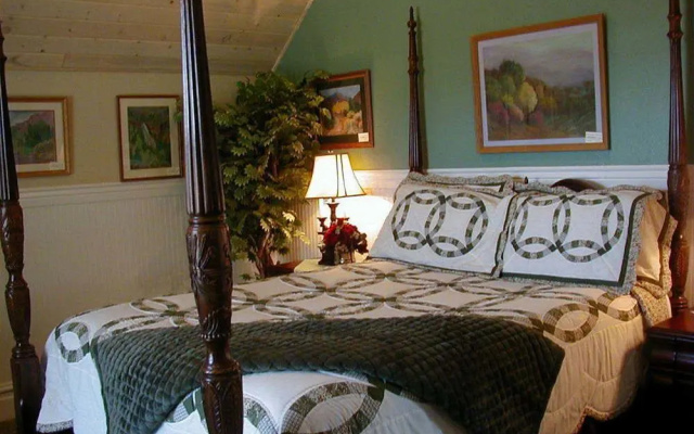 photo 2 of Monroe Inn