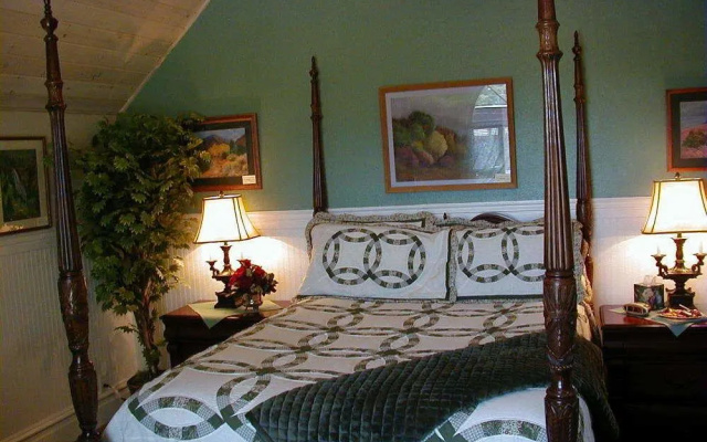 photo 3 of Monroe Inn