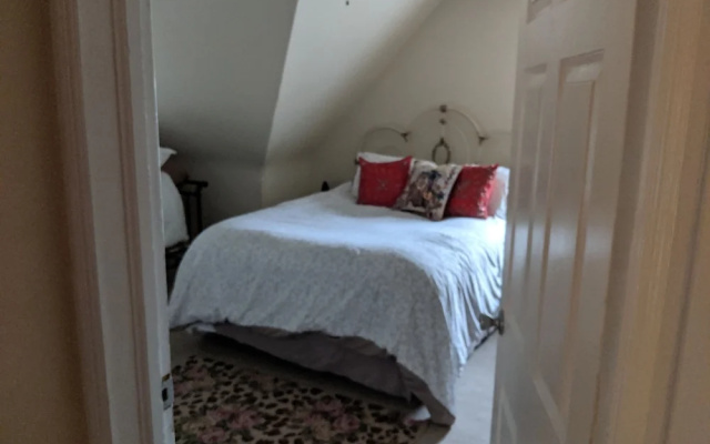 photo 2 of Montclair Apartment
