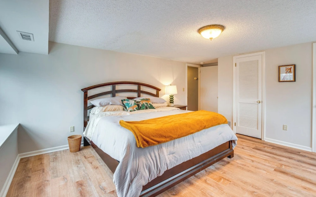 photo 3 of 7 Mi to Newark: Montclair Vacation Rental