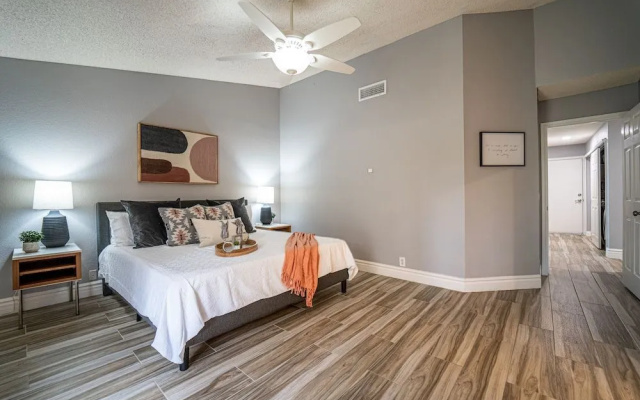 photo 4 of Monte Cristo Phoenix 4 Bedroom Home by RedAwning