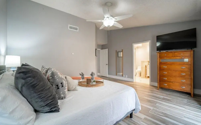 photo 5 of Monte Cristo Phoenix 4 Bedroom Home by RedAwning