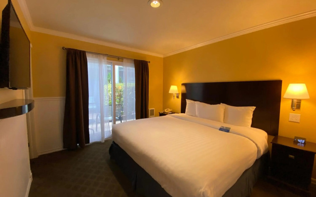 photo 2 of Monterey Bay Lodge