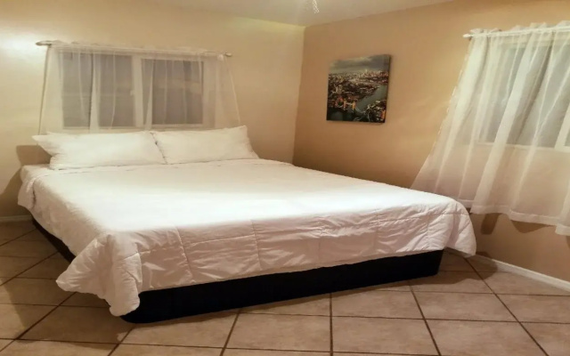 photo 3 of Monterey Inn Hotel