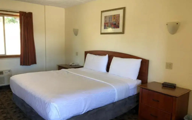 photo 4 of Monticello Motel
