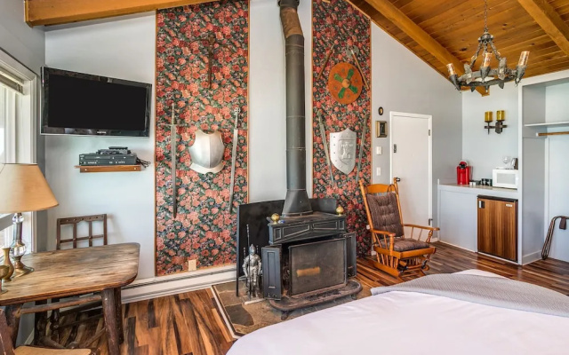 photo 2 of Moolack Shores Inn