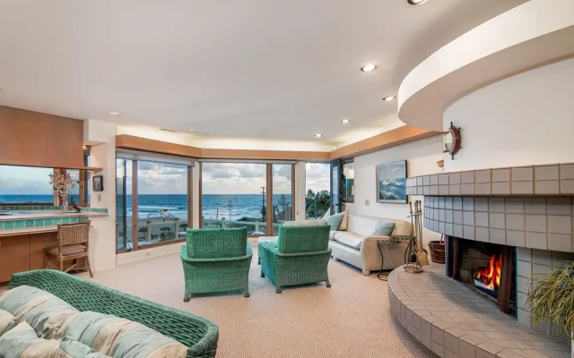 photo 2 of Moonlight Beach Home in Encinitas by RedAwning
