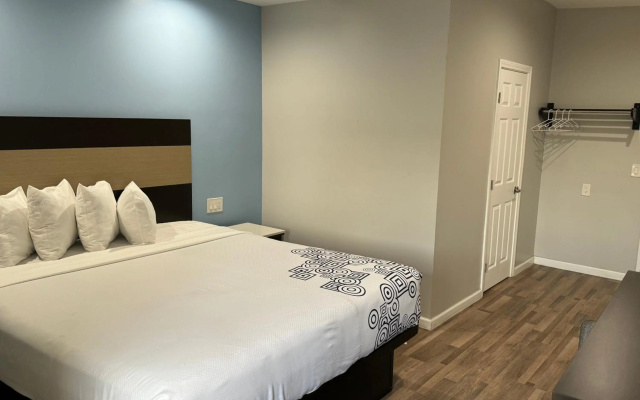 photo 2 of Surfside Inn Redondo Beach