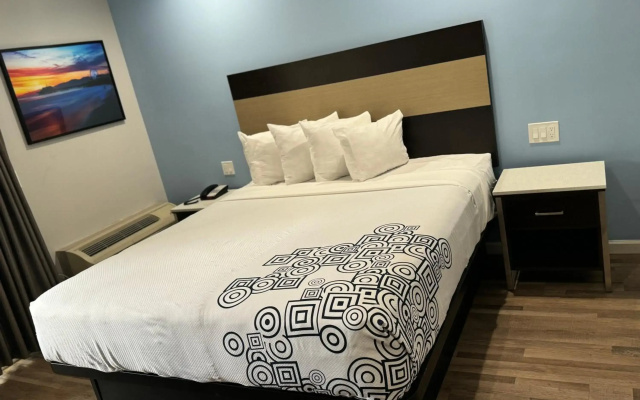 photo 3 of Surfside Inn Redondo Beach