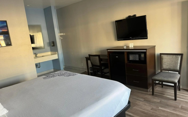 photo 4 of Surfside Inn Redondo Beach