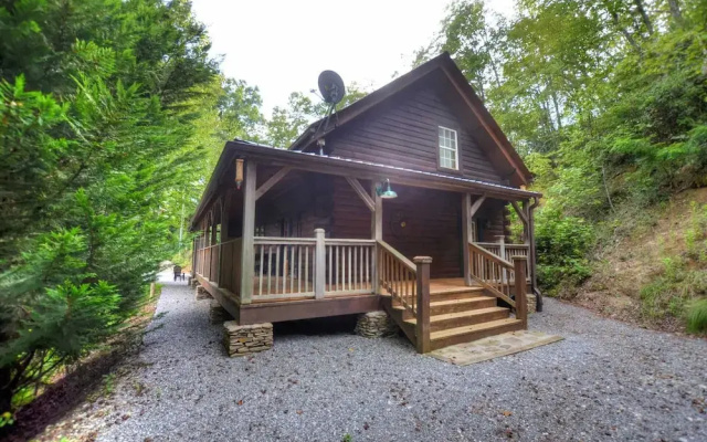 photo 3 of Moonshiner's Hideaway 2 Bedrooms 2 Bathrooms Cabin