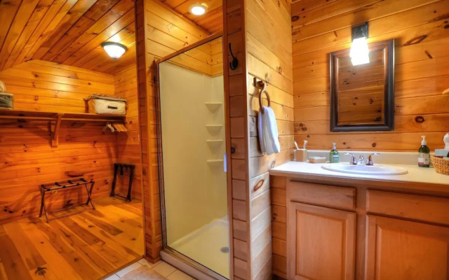 photo 4 of Moonshiner's Hideaway 2 Bedrooms 2 Bathrooms Cabin