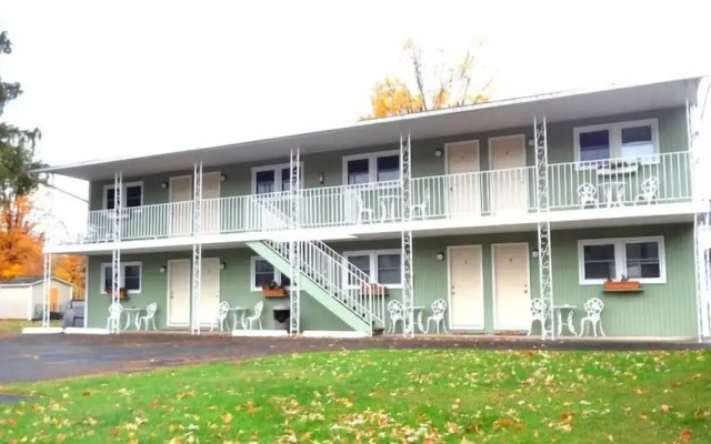 photo 4 of Moore's Motel