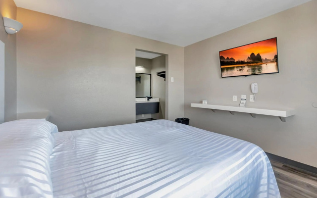 photo 3 of Morada Inn - Near Garden Grove Park