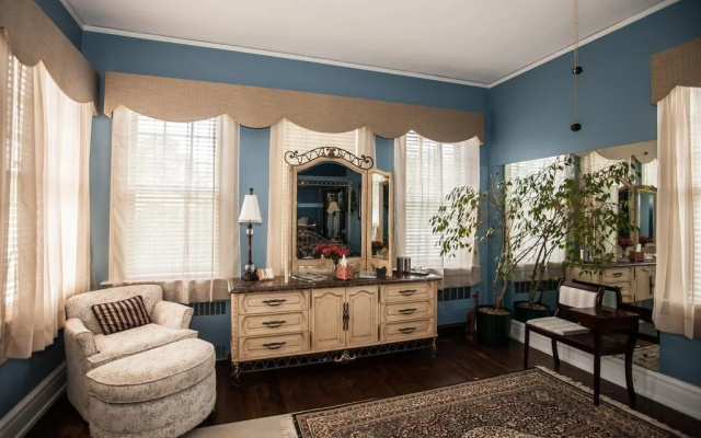 photo 2 of Morehead Manor B&B