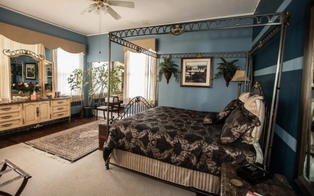 photo 4 of Morehead Manor B&B