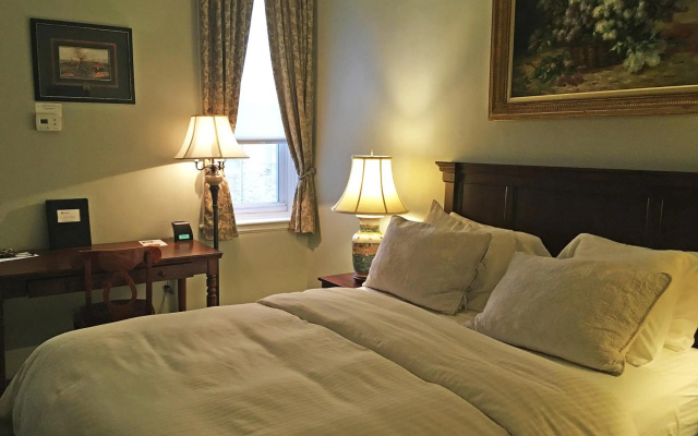 photo 2 of Morris House Hotel