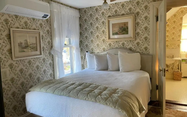 photo 2 of Moseley Cottage Inn & Town Motel