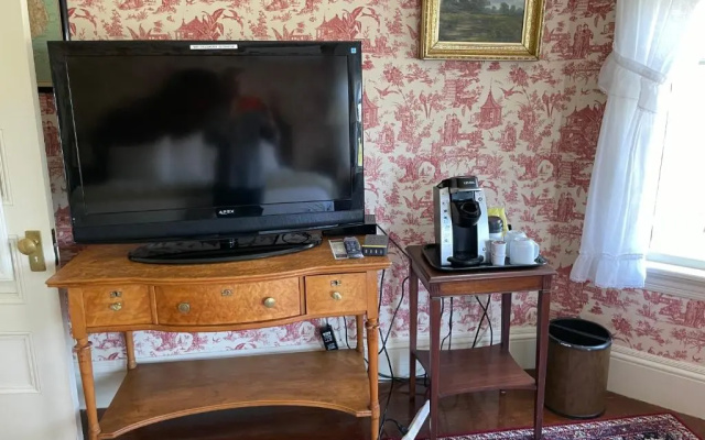 photo 5 of Moseley Cottage Inn & Town Motel