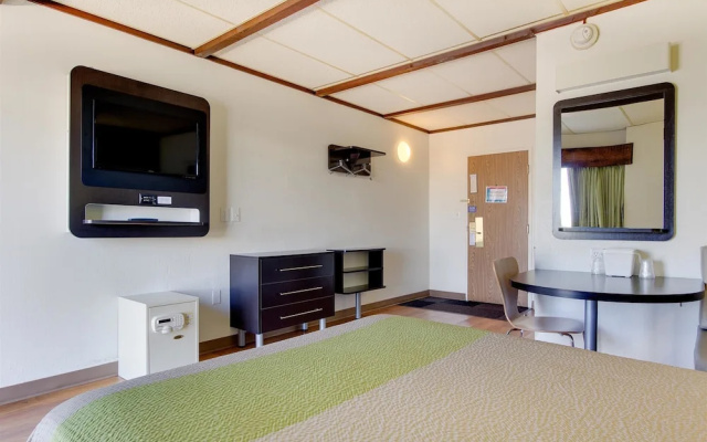 photo 5 of Motel 6 - Geneva
