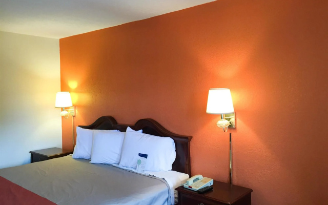 photo 3 of Motel 6 Opelika, AL